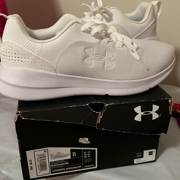 Women’s Sneaker - Picture 1 of 3